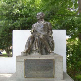 Estatua de Nicols Palacios en el pueblo de Santa Cruz - Gentileza de www.santacruzchile.cl